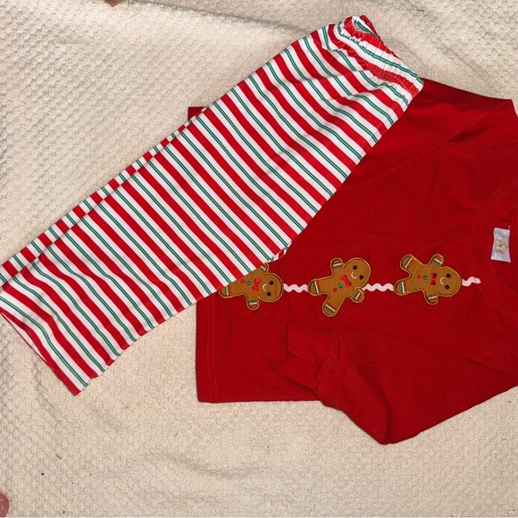 Red Gingerbread Set - Picture 2 of 4